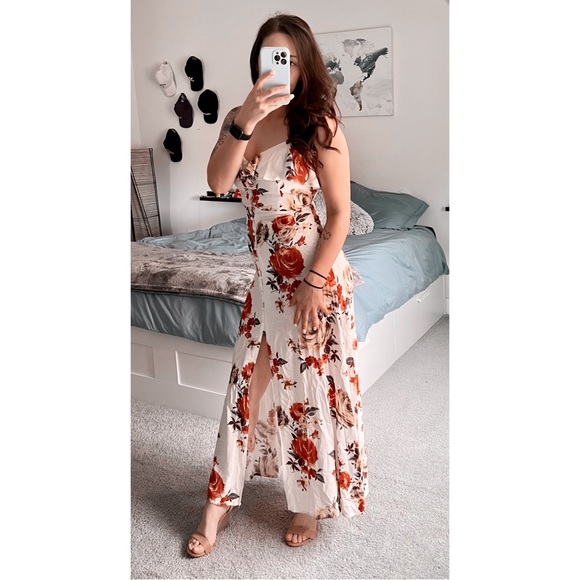 🔴SOLD🔴As U Wish white floral maxi dress - Picture 2 of 10